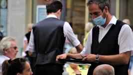 corona waiter-5513560 1280